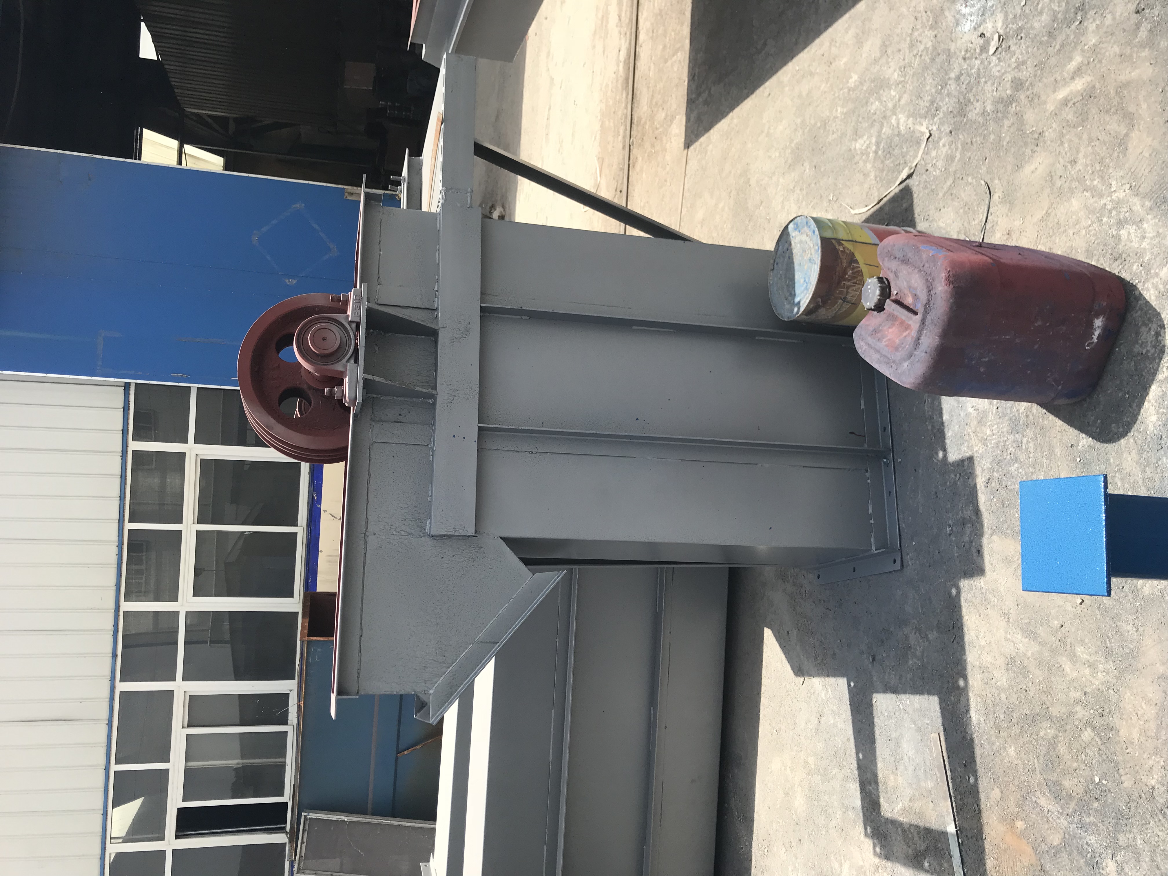 斗式提升機(jī)剎車(chē)、逆止、密封、潤(rùn)滑問(wèn)題都需要在設(shè)計(jì)