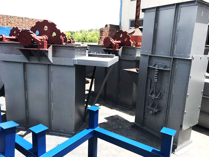 斗式提升機(jī)底座的底板與鏈條碰撞需要注意哪些？