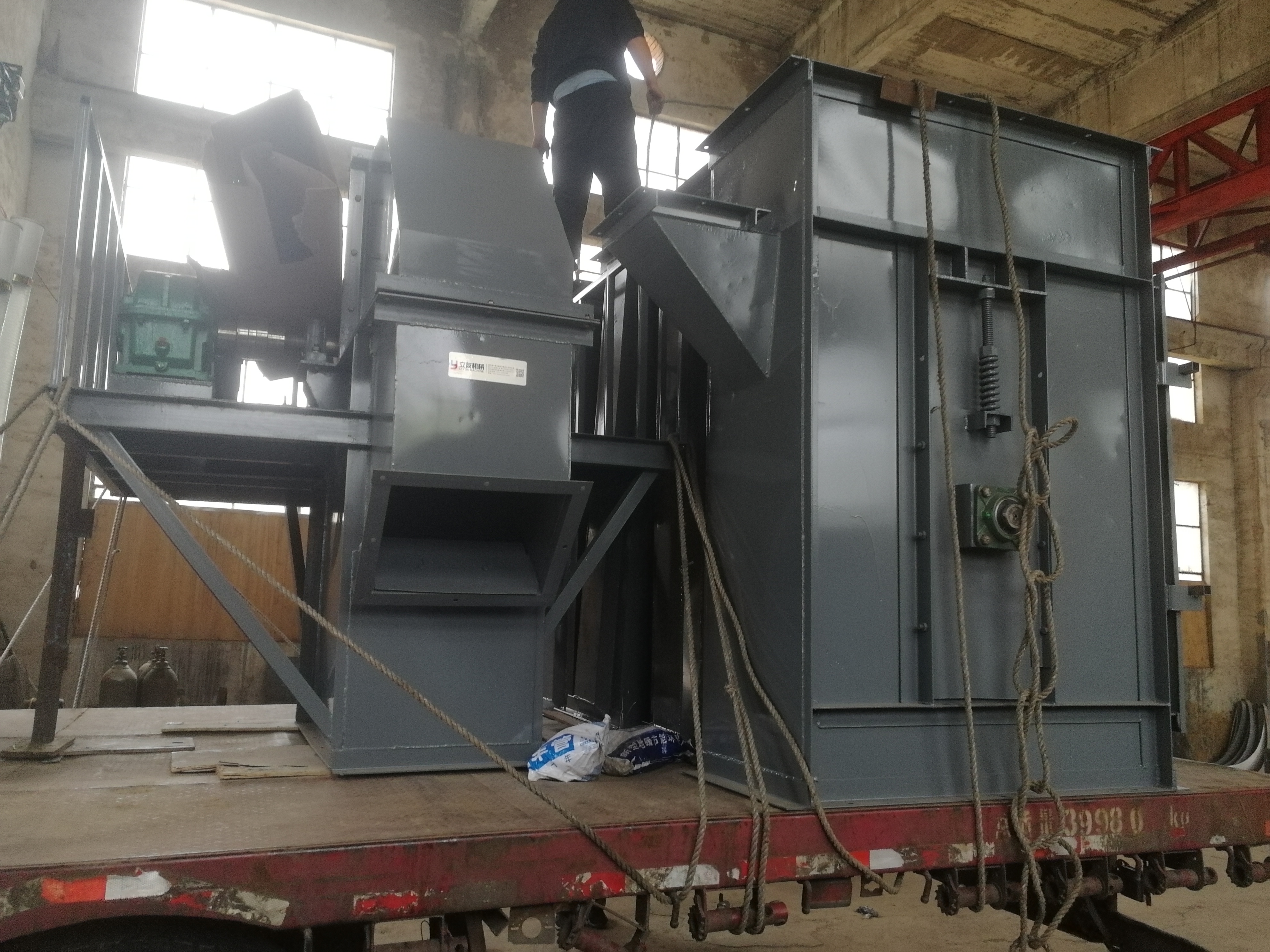 z型翻斗提升機(jī)相比其他提升機(jī)的優(yōu)勢在哪里？ (翻斗式提升機(jī)視頻)