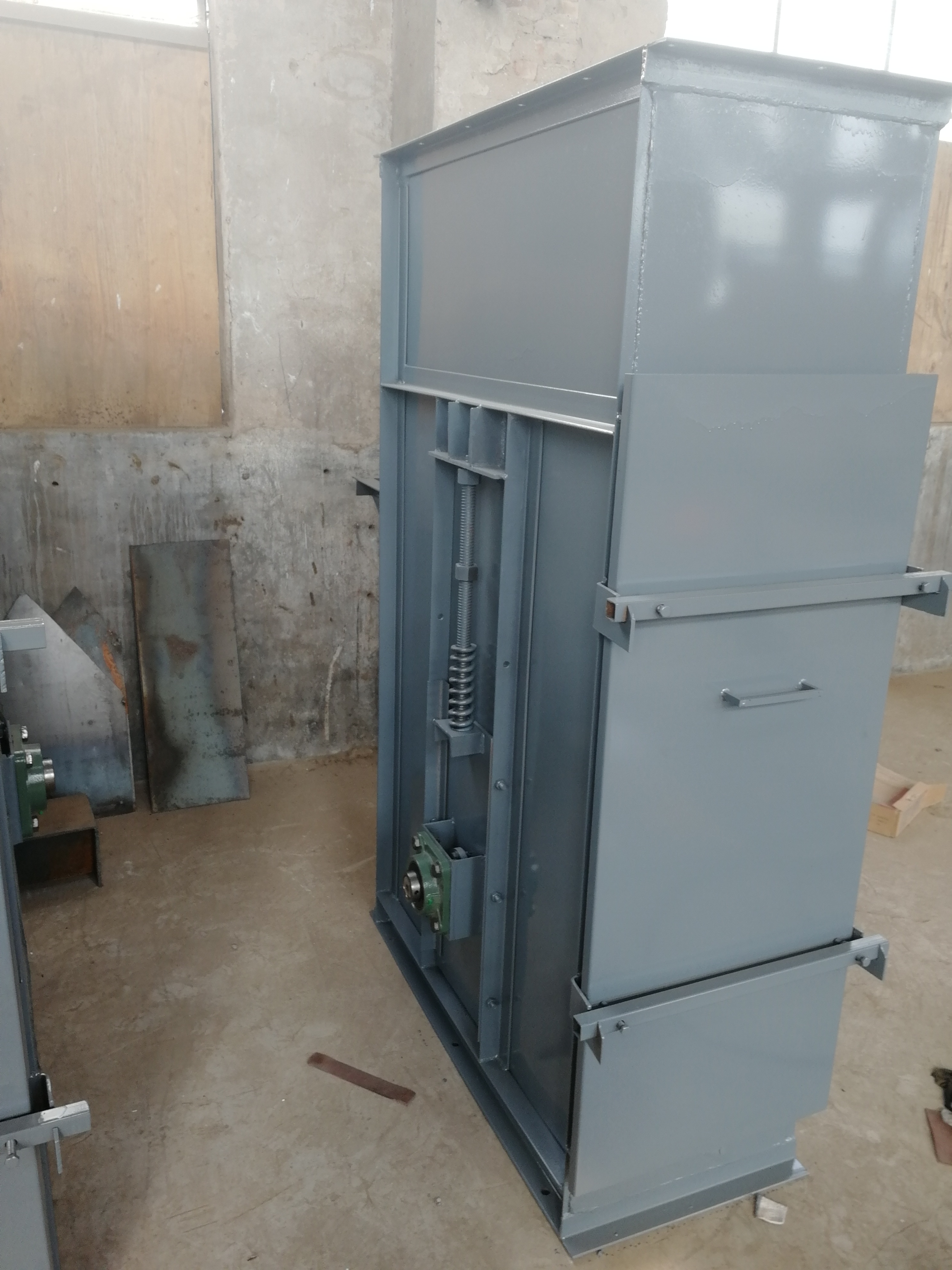 顆粒物料垂直振動提升機廠家詳細(xì)介紹(顆粒提升機)